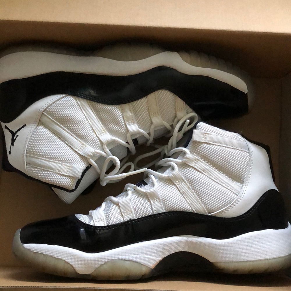 ***SOLD*** Air Jordan 11 Retro concord